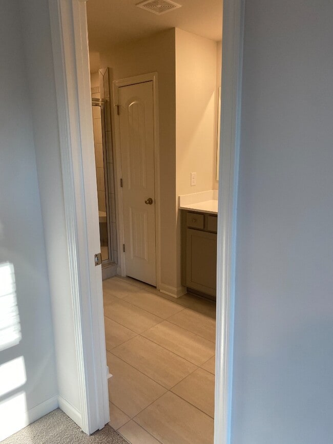 Building Photo - Modern 3-Story Townhome Near Woodstock High & Middle School
