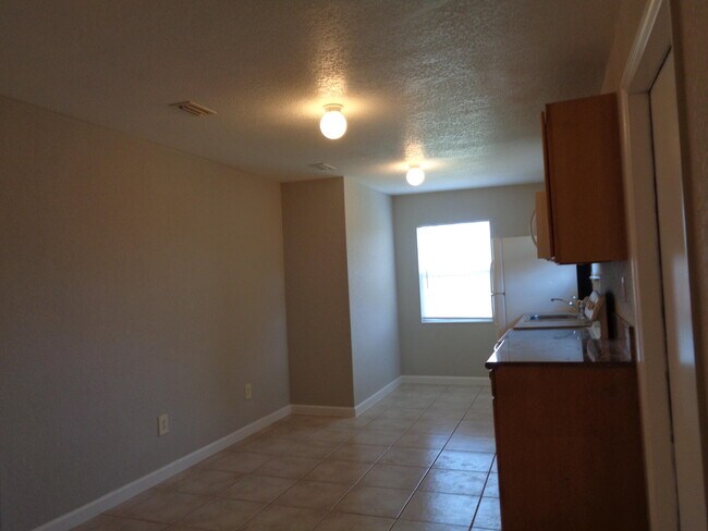 Building Photo - 3601 Lakewood Rd