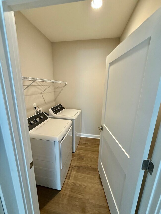 Building Photo - 3 BR/2.5BA | Newly Renovated Single Family Home | Fully Fenced Yard!