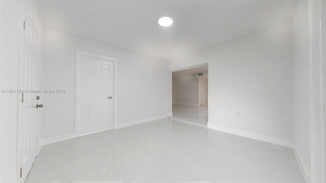 Building Photo - 917 SW 135th Ct