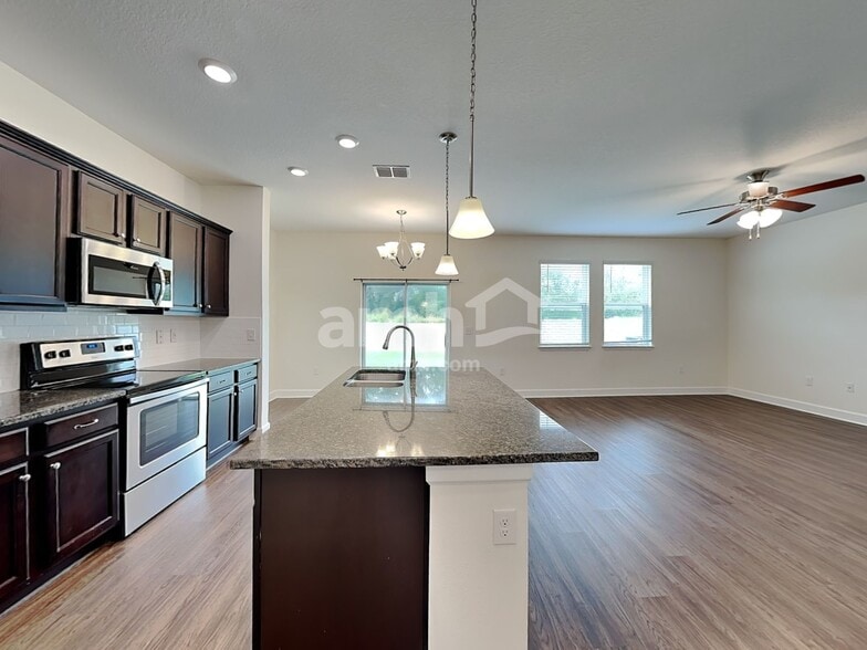 Building Photo - 4343 Reisswood Loop