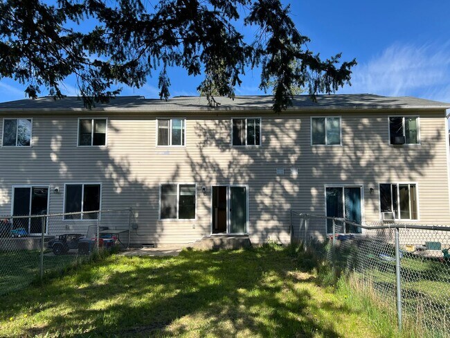 Building Photo - 32554 7th Ave