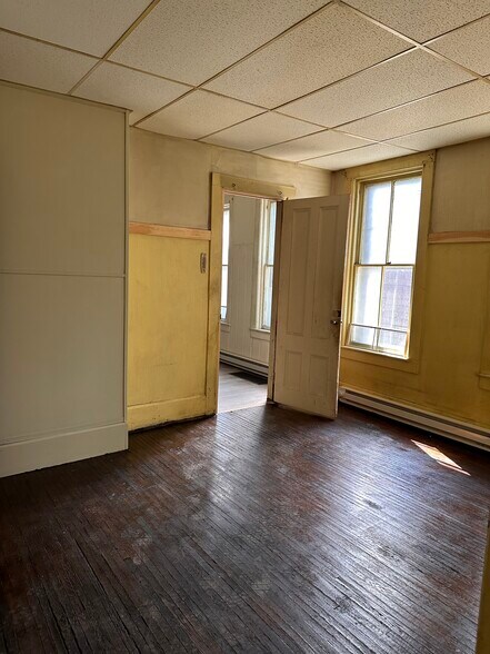 Building Photo - 917 Lake St