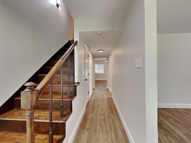Building Photo - 2202 Briarwood Blvd