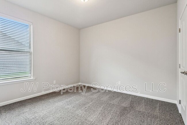 Building Photo - 5653 Oakworth St