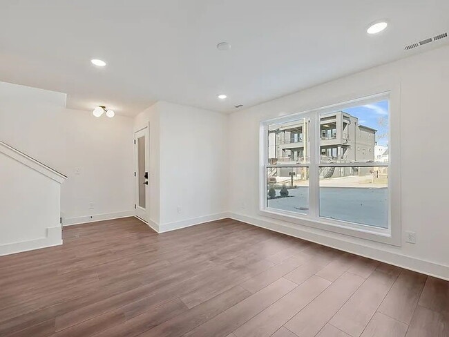 Building Photo - "Spacious 4-Bed Townhouse Oasis in Nashville – 2,500 Sq. Ft. of Modern Comfort!"