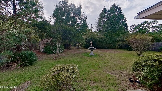 Building Photo - 303 Putnam Dr
