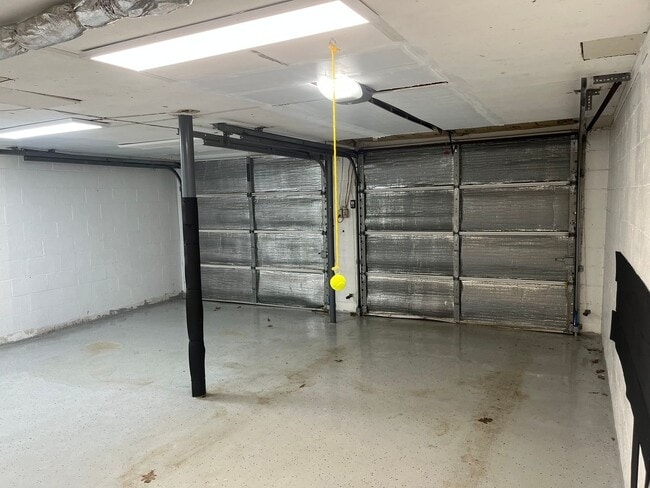 Building Photo - Gorgeous private home in Altavista!