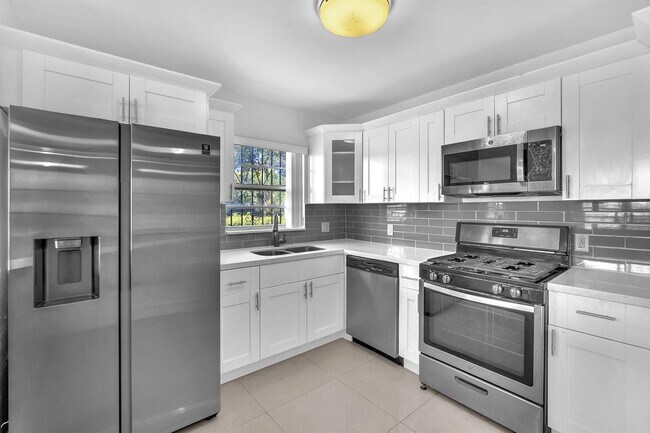 Building Photo - $3,300MONTHLY;17115 NW 12TH CT MIAMI, FL