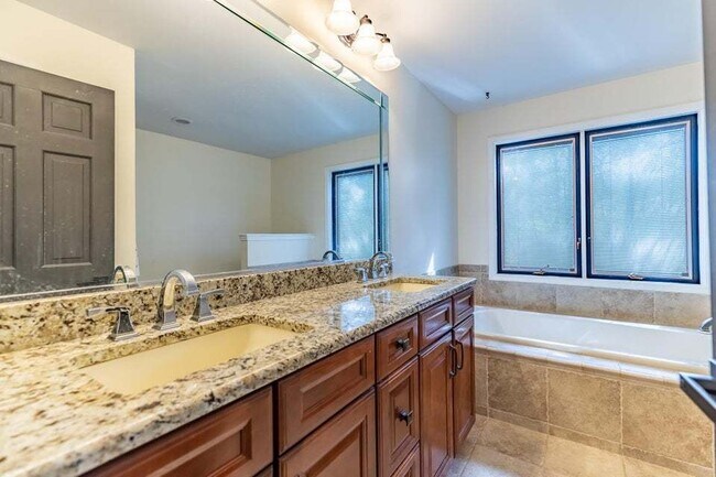 Building Photo - 9885 Belmont Ct
