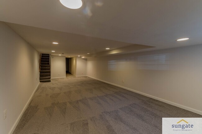 Building Photo - 341 E 27th St