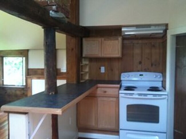 Building Photo - 2 Bedroom unit in North Amherst