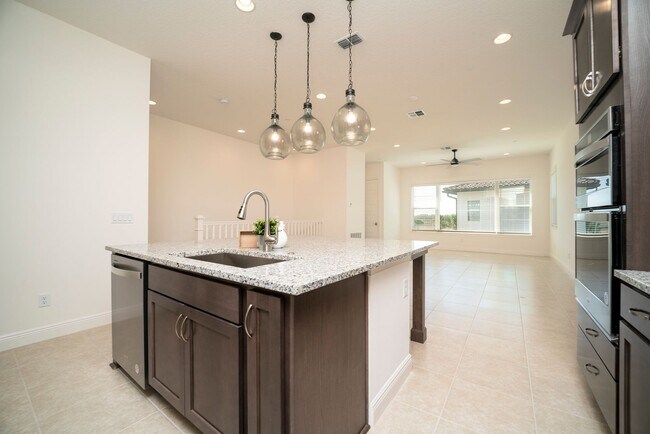Building Photo - Stunning  MOVE-IN READY TOWNHOME in. Exqui...
