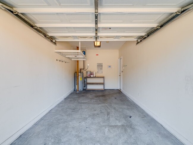 Building Photo - 2 Bedroom 2 Bath Garden Level Condo