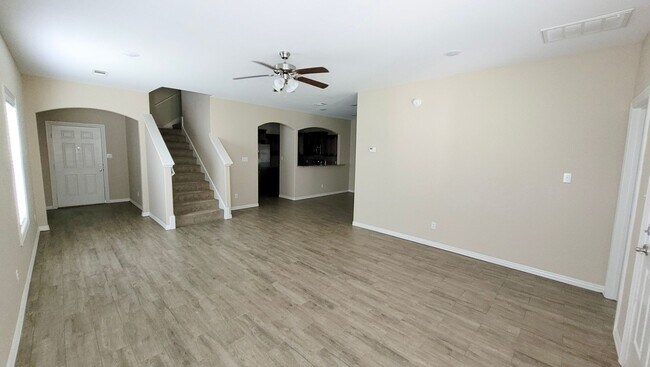 Building Photo - Spacious Townhouse located in Chaffee Cros...