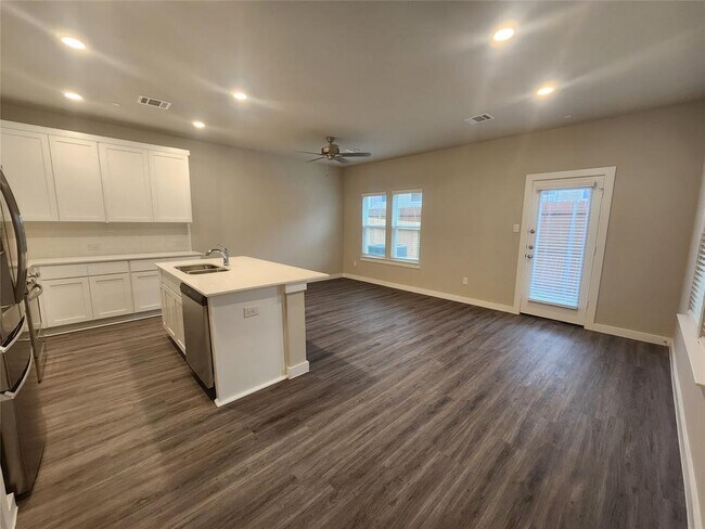 Building Photo - 18322 W Centro Cir