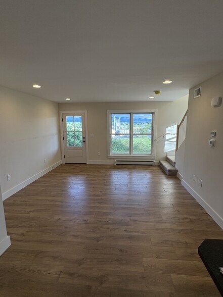 Building Photo - 5772 Ethan Allen Hwy