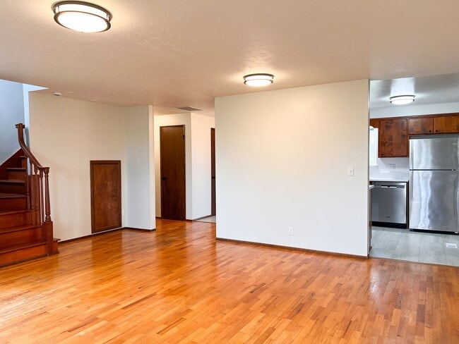 Building Photo - 4BD/2BA SUBURBAN HOME IN COBURG