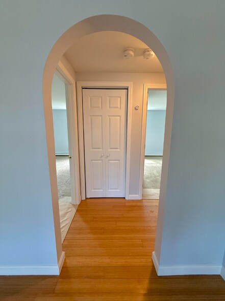 Building Photo - 56 Center St