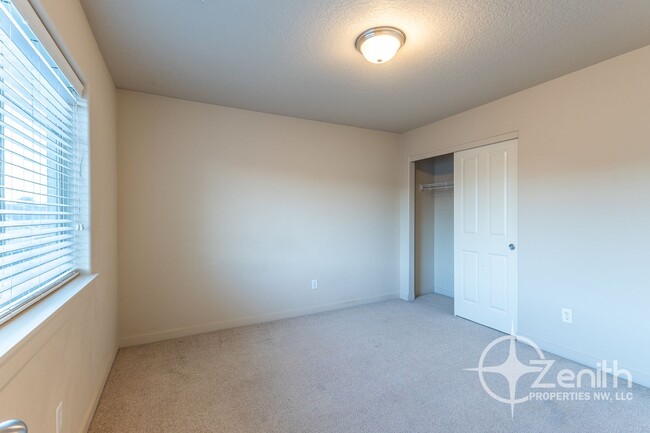 Building Photo - Waived Application Fees! Cozy 3 Bedroom En...