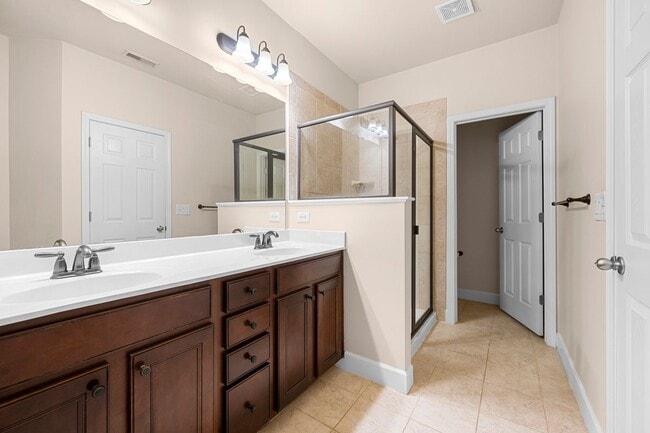 Building Photo - 2042 Cobblestone Cir NE