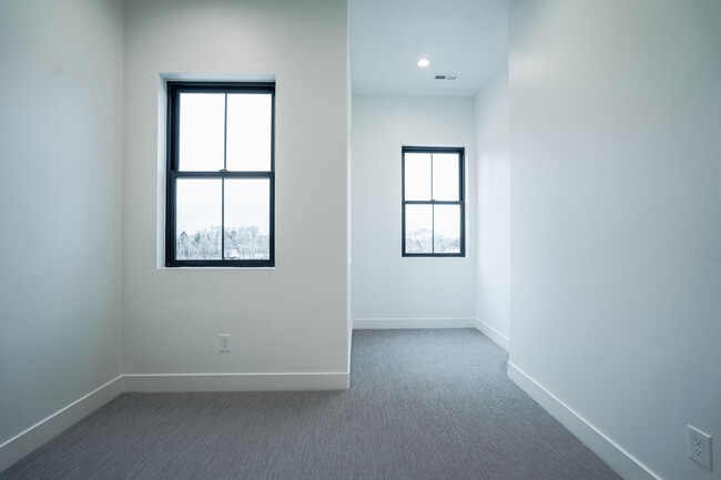 Building Photo - 5342 W Dosh Ln