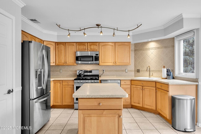 Building Photo - 203 Muskflower Ct