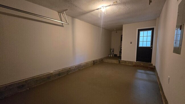 Building Photo - 123 Moss Creek Dr