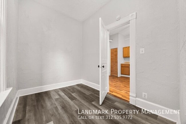 Building Photo - 1124 N Wolcott Ave