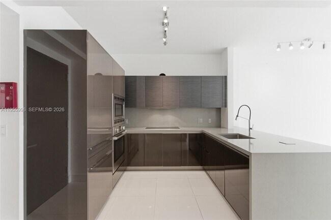 Building Photo - 1080 Brickell Ave