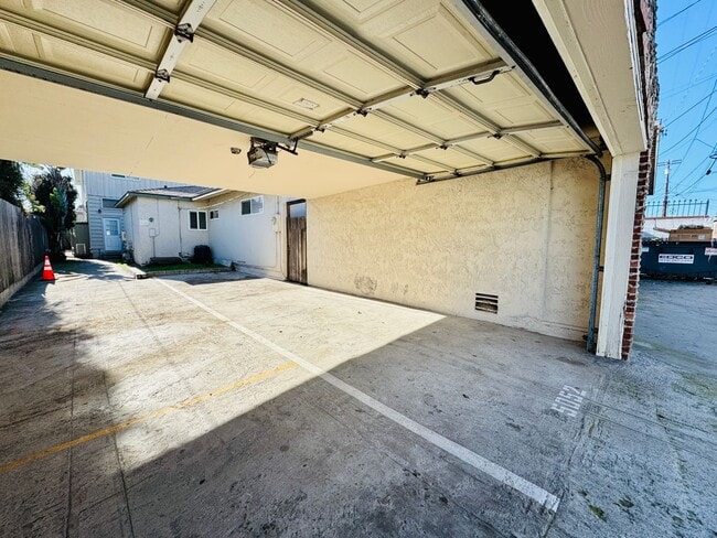 Building Photo - 1 BLOCK TO THE BEACH! COMPLETELY REMODELED 2BD/2BA OCEAN BEACH UNIT WITH TANDEM PARKING! $4,795/MO