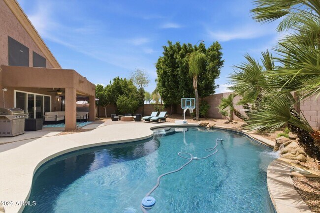 Building Photo - 9750 E Gelding Dr