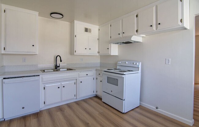 Building Photo - 2608 Ashe Rd