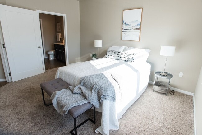 Building Photo - 2 Bedroom 2 Bath apartment, 1st floor but with elevated deck, unit 106, available 6/1/2026