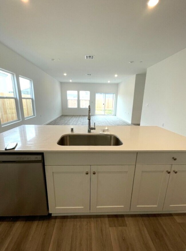 Building Photo - Stunning 3-Bed, 2-Bath Lennar Home in Fresno – Your Dream Home Awaits!