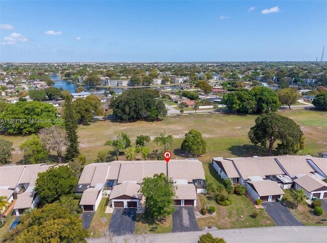 Building Photo - 9315 Wedgewood Dr