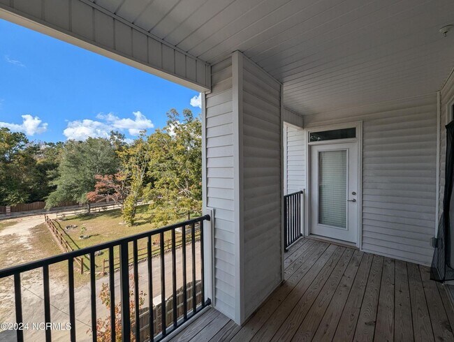 Building Photo - Special Offer! 18 month lease $1,375.00!!