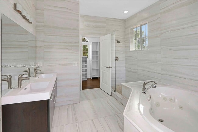 Building Photo - 832 Wallace St