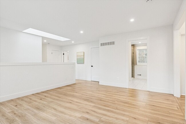 Building Photo - Stunning Renovated 5-Bedroom Exton Home – 6-Month Lease, Gourmet Kitchen & Walkout Basement