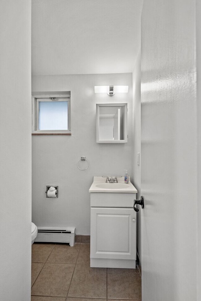 Building Photo - AVAILABLE AUGUST 1ST!! GORGEOUS 3 BEDROOM IN MUNHALL!