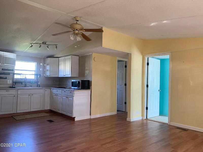 Building Photo - 6728 Sunrise Dr