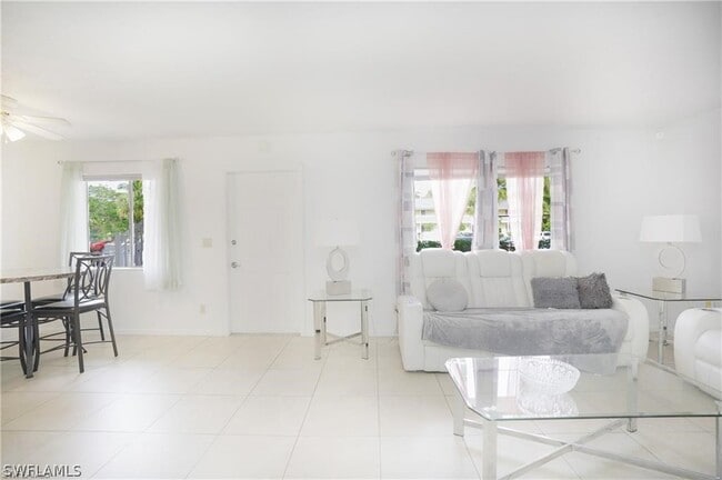 Building Photo - 4635 Bayshore Dr