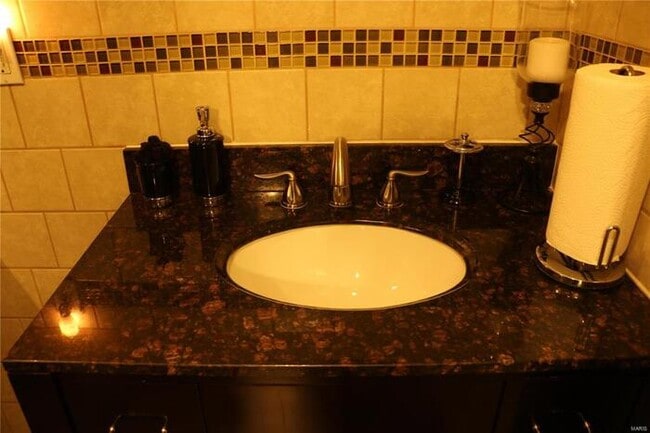 Building Photo - Fantastic 4bd/4ba home! Let yourself in!