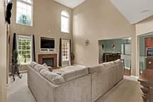 Building Photo - Beautiful 5 Bedroom Plainfield Home for Rent