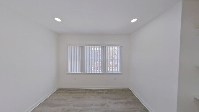 Building Photo - 6459 N 16th St
