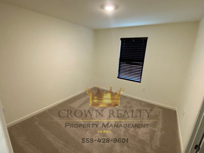 Building Photo - 2244 Samuel St