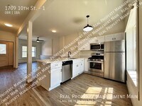 Building Photo - 1709 10th St