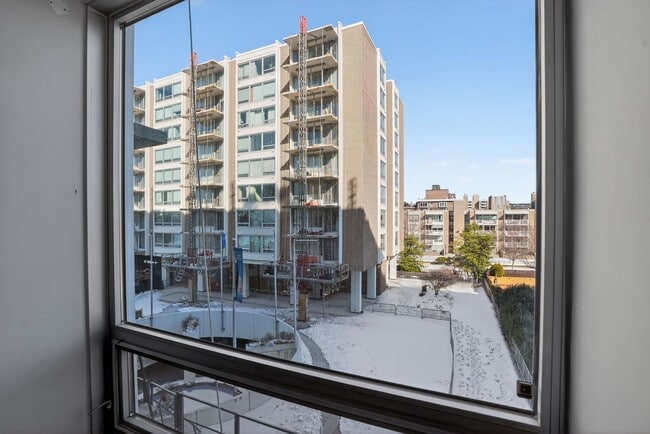 Building Photo - All-Inclusive Waterfront Living at Riverside Condo | $1 Month FREE Rent!