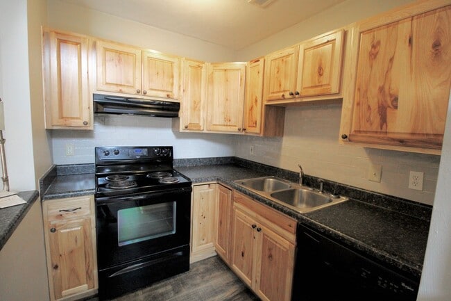 Building Photo - 1416 Bradley Dr