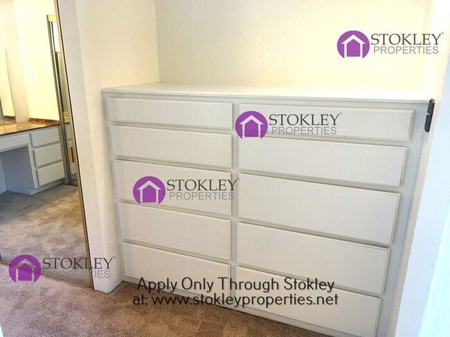 Building Photo - 137 Donna Maria Way